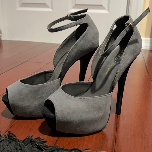 Shoes - 3 1/2 in. Black & grey high heels